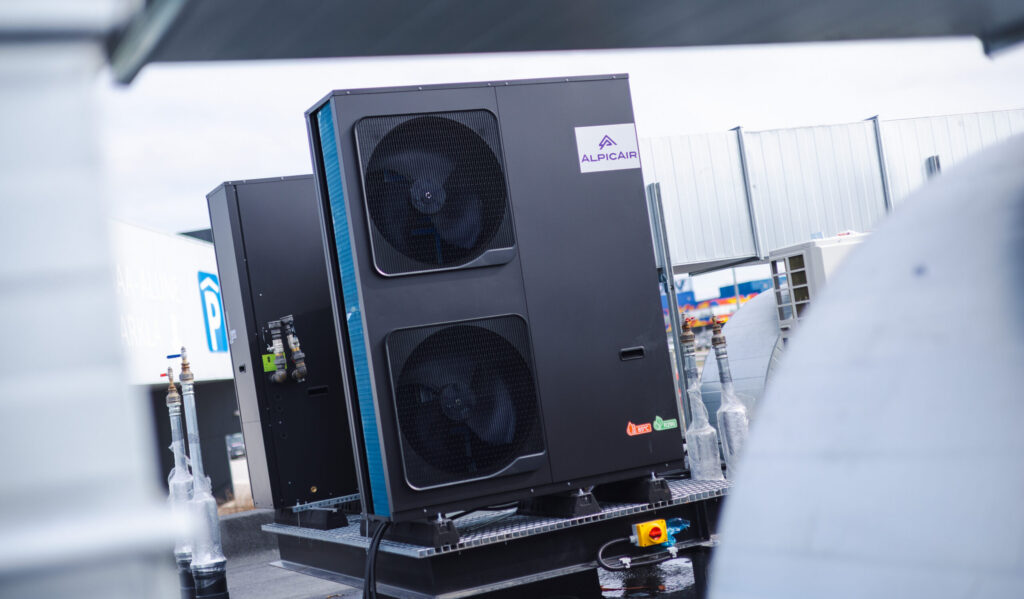 AlpicAir launches the new MAXX Series air-to-water heat pump for small commercial applications